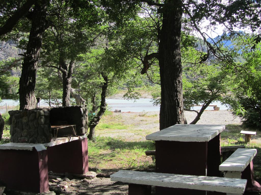 Camping Rio De Las Vueltas 厄尔查尔坦 外观 照片