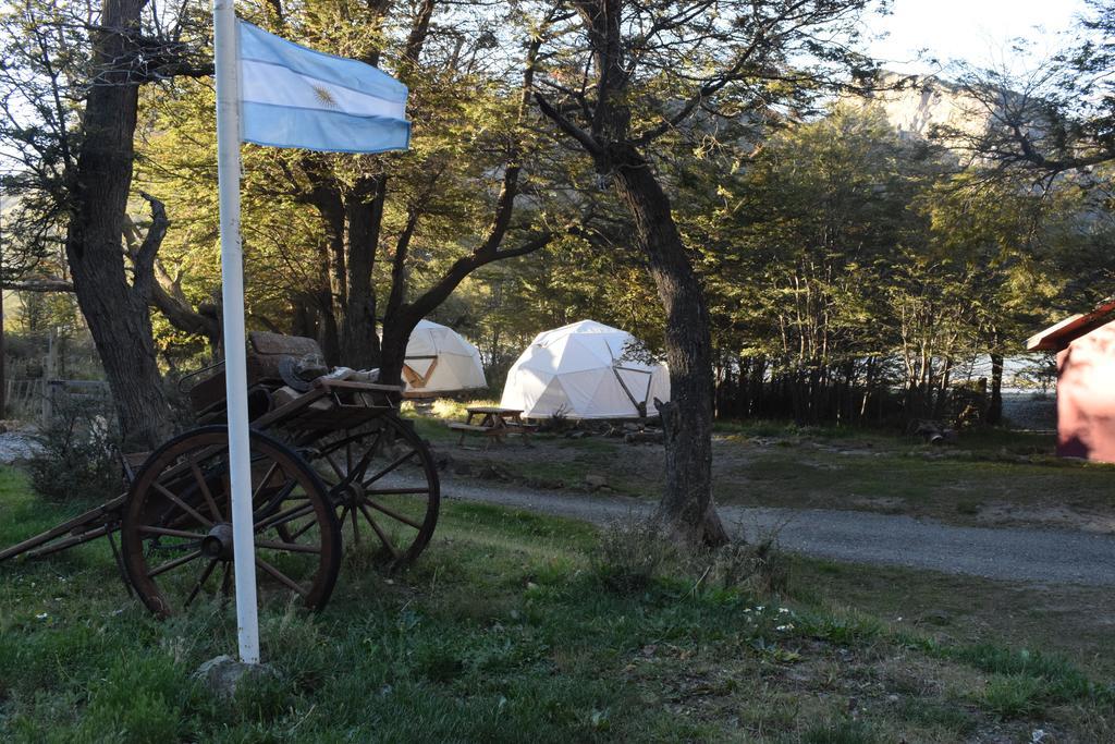 Camping Rio De Las Vueltas 厄尔查尔坦 外观 照片